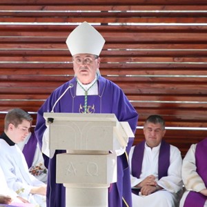 Uvod i homilija biskupa Šaška u euharistijskom slavlju za preminulog vlč. Josipa Kuzela